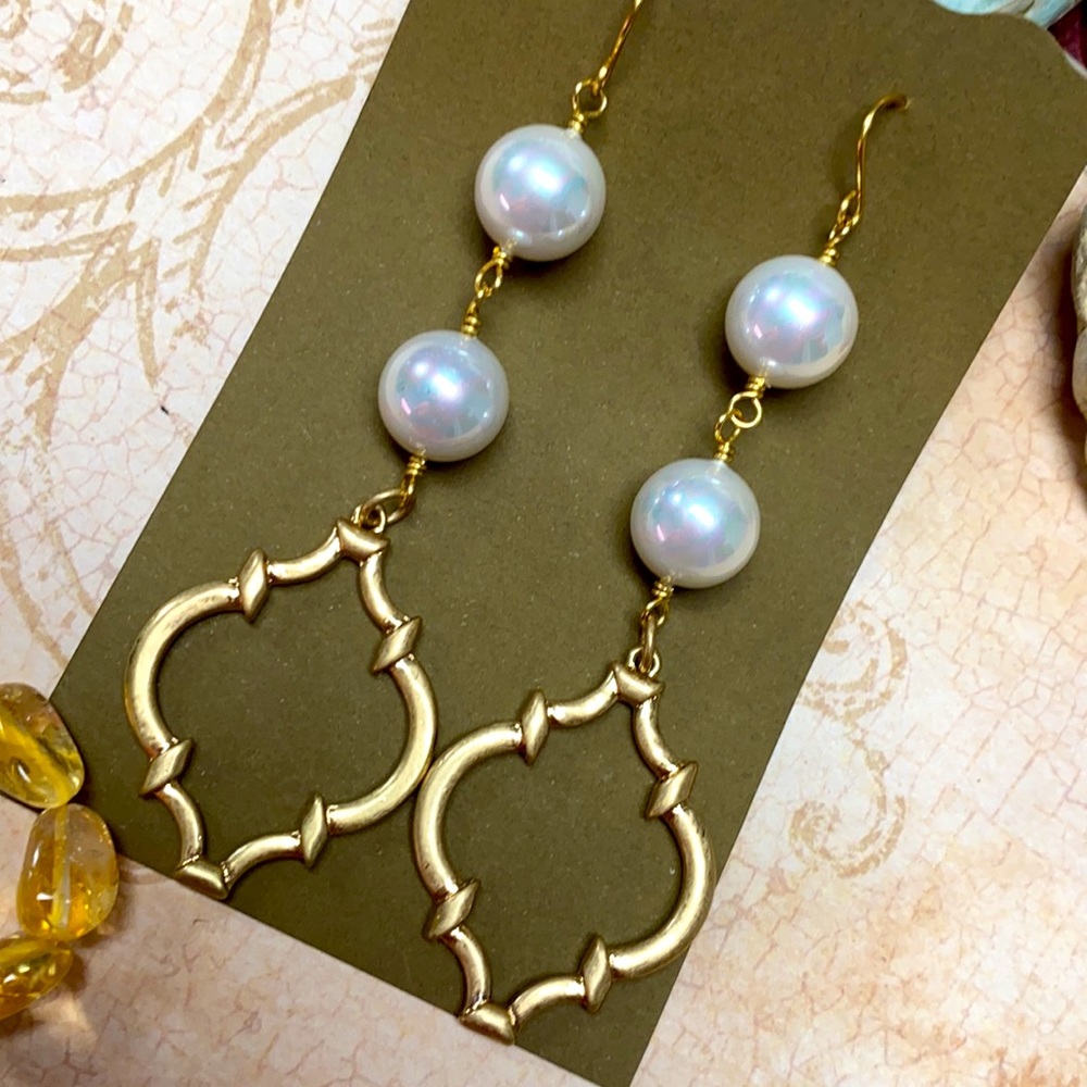 NEW LONG chunky pearl gold quatrefoil statement - Picture 7 of 8